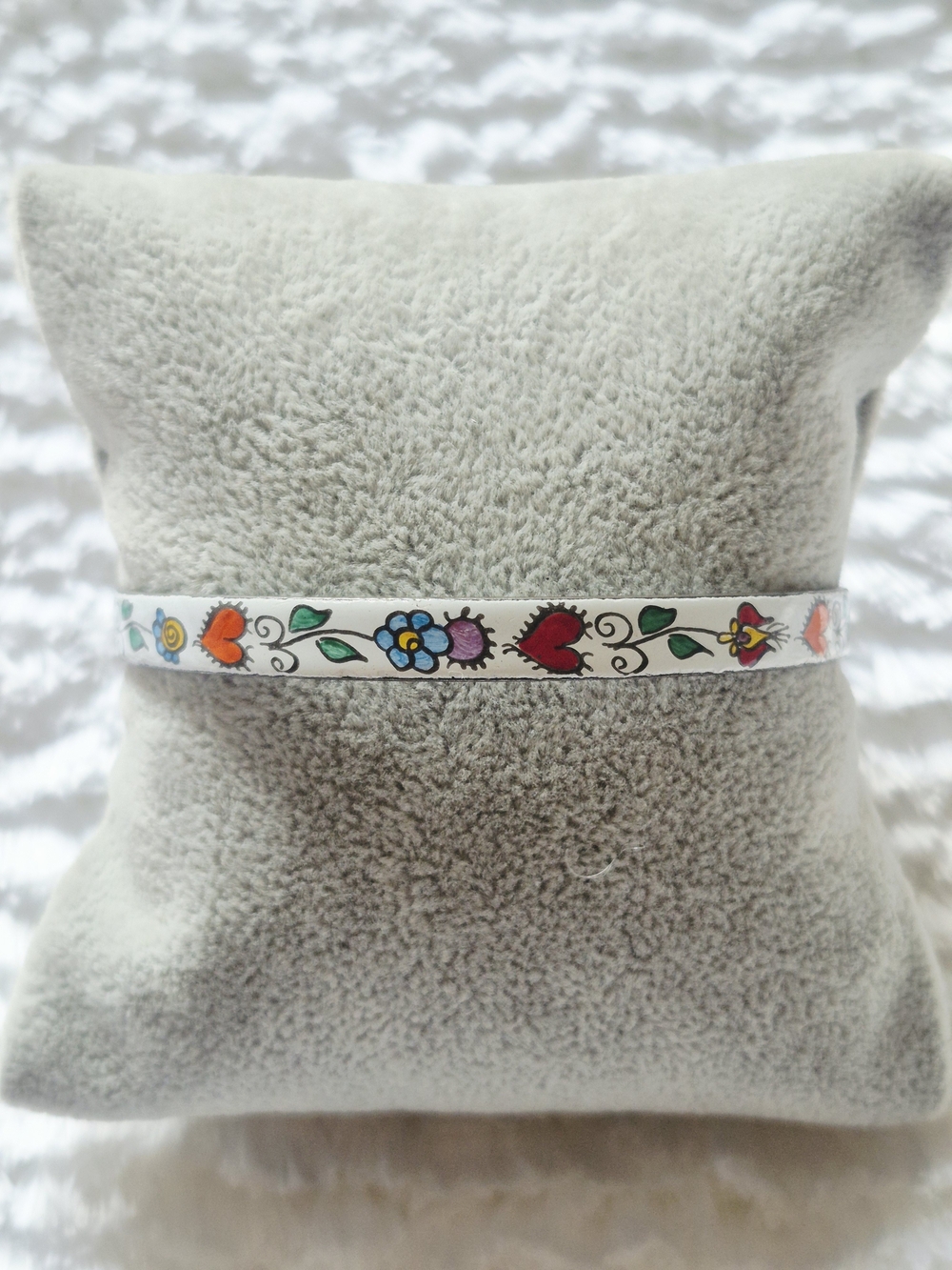 Vintage White Enamel Floral Bangle Bracelet